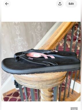 FLOJOS ladies black flip-flop sandals, brand new never worn NWOT size 9